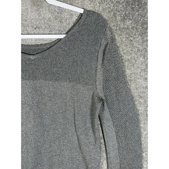 NYDJ Open Knit Ribbed Metallic Pullover Sweater Womens Size Medium V-Neck Back - Picture 11 of 16
